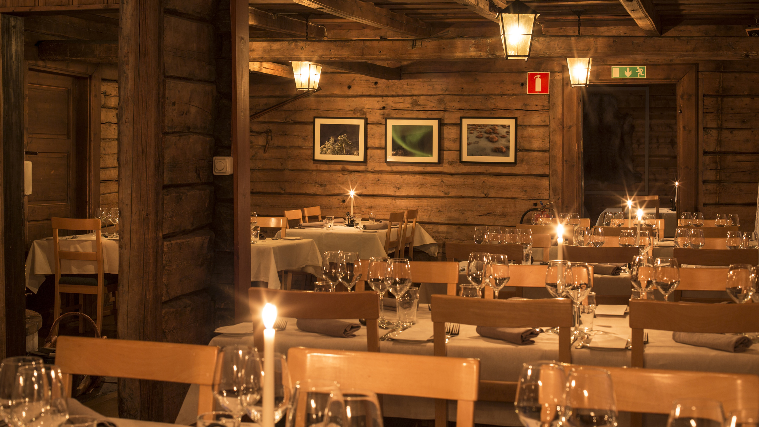 ice-hotel-restaurant-1