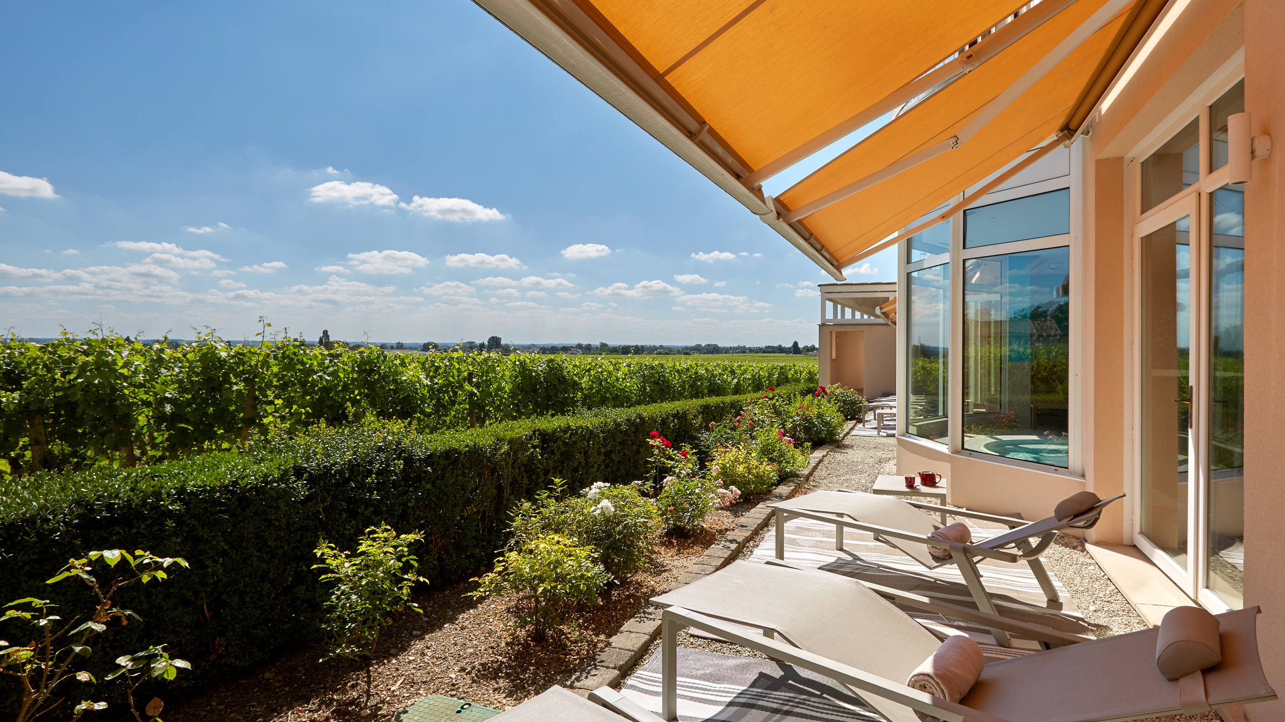 chateau-grand-barrail-spa-terrace-france