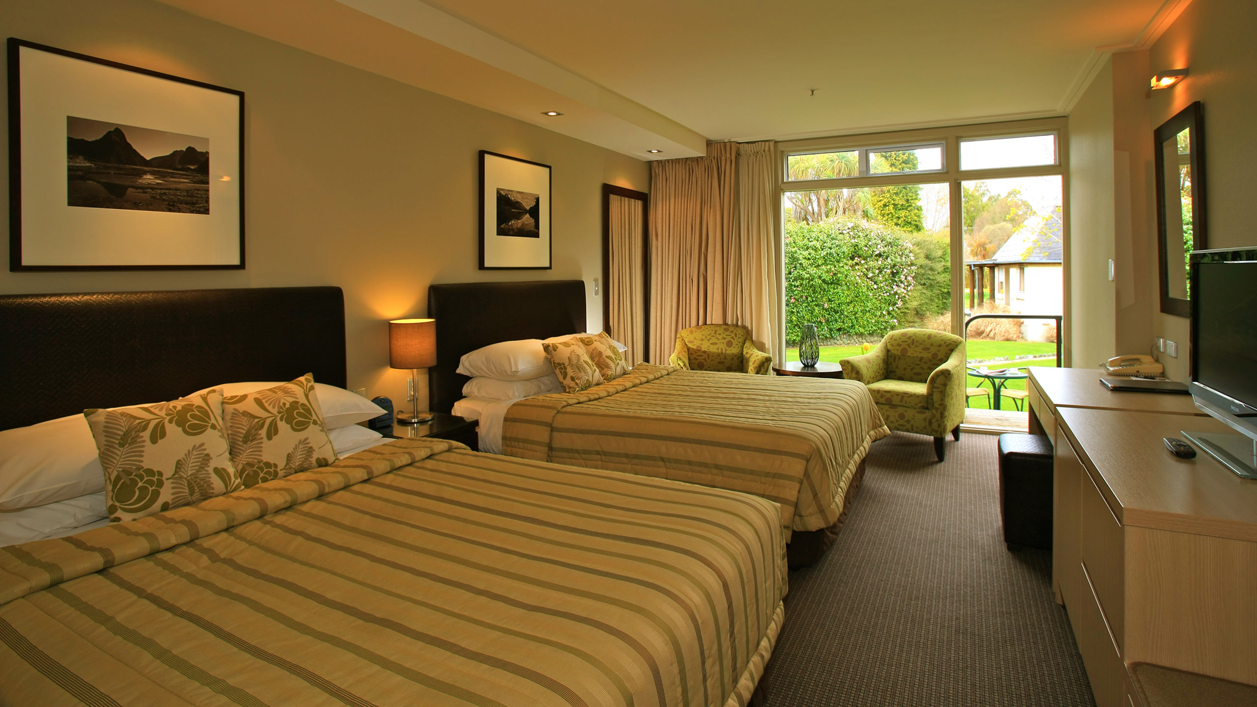 distinction-te-anau-bedroom