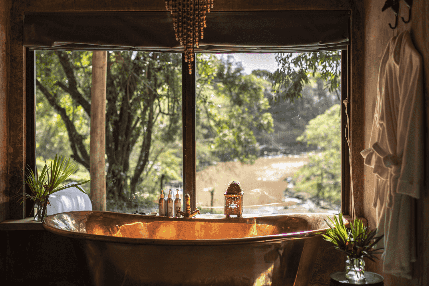 Bathtub with view of the bush at House in the Wild
