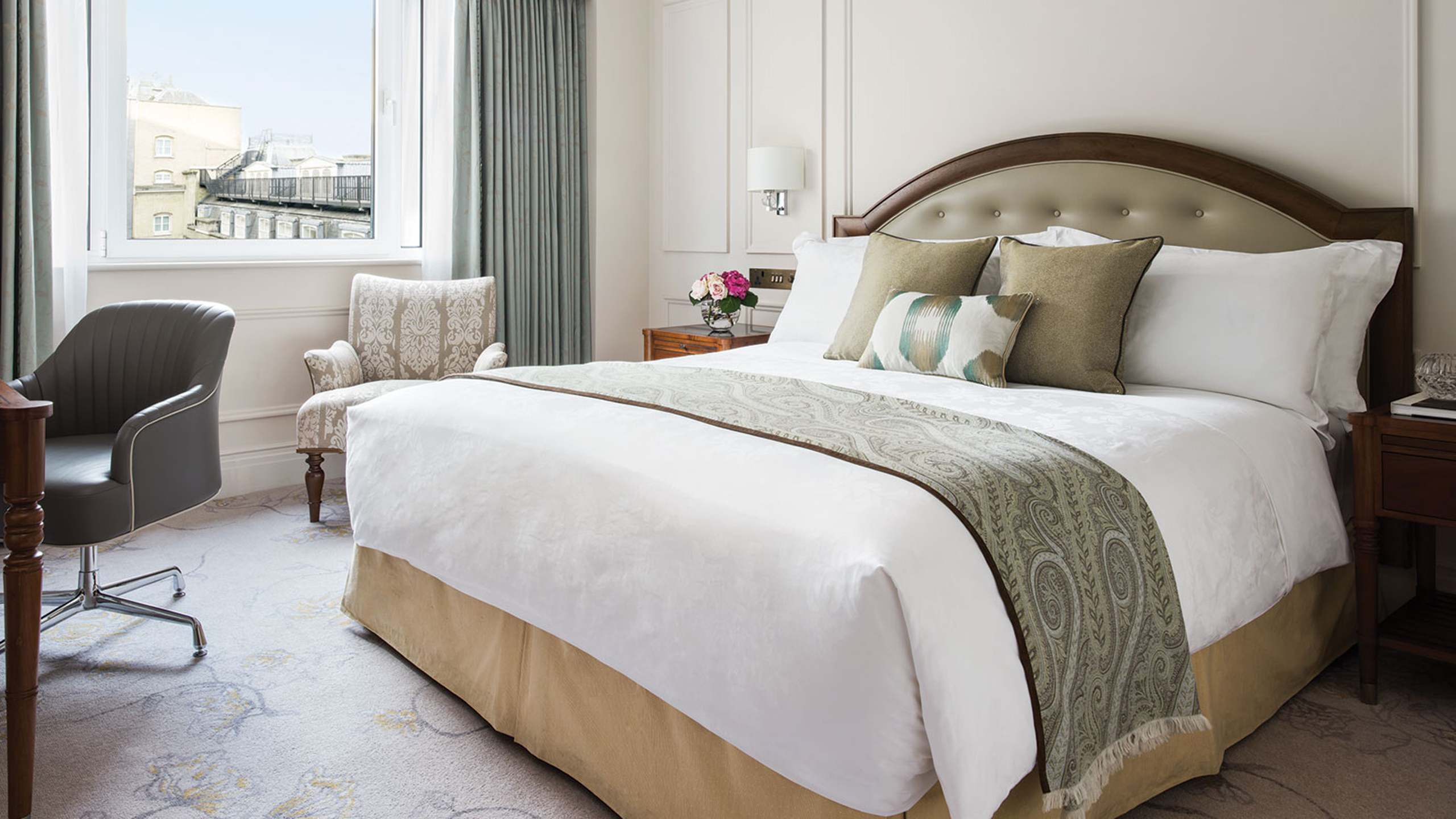 the-langham-london-superior-bedroom