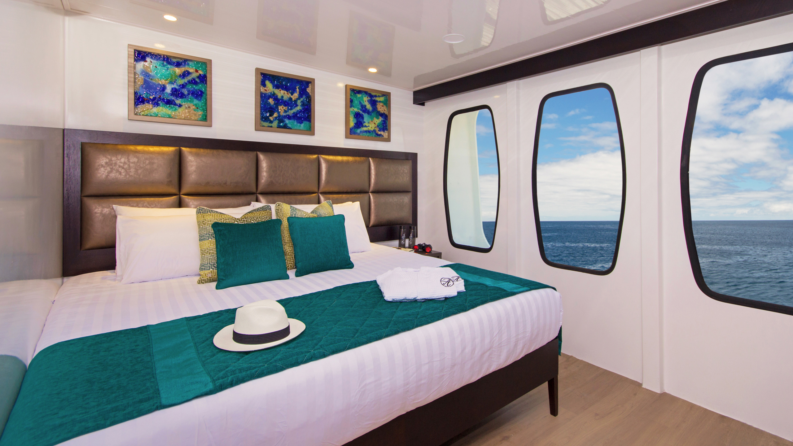 alia-catamaran-galapagos-cabin