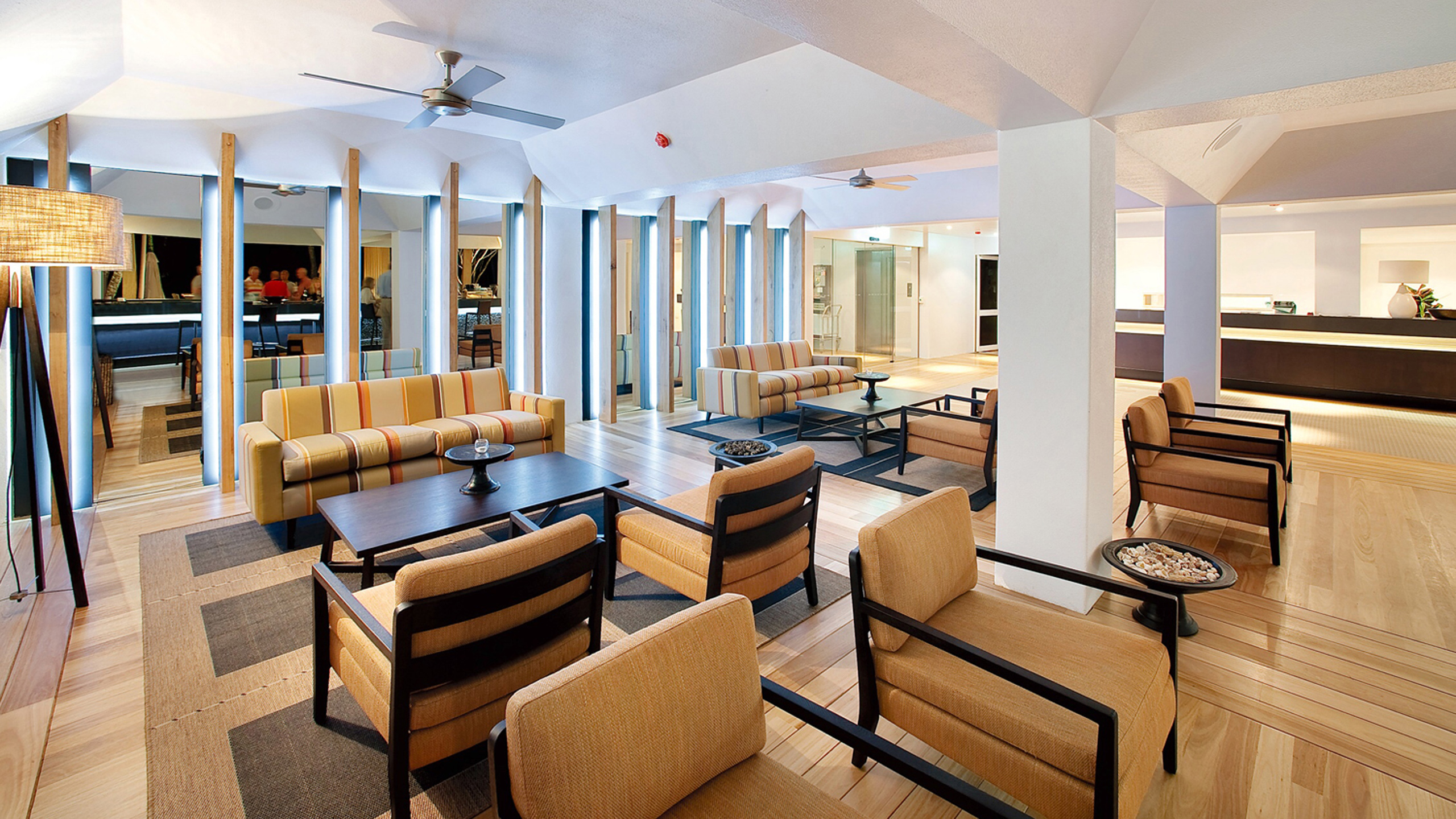 castaways-resort-lounge