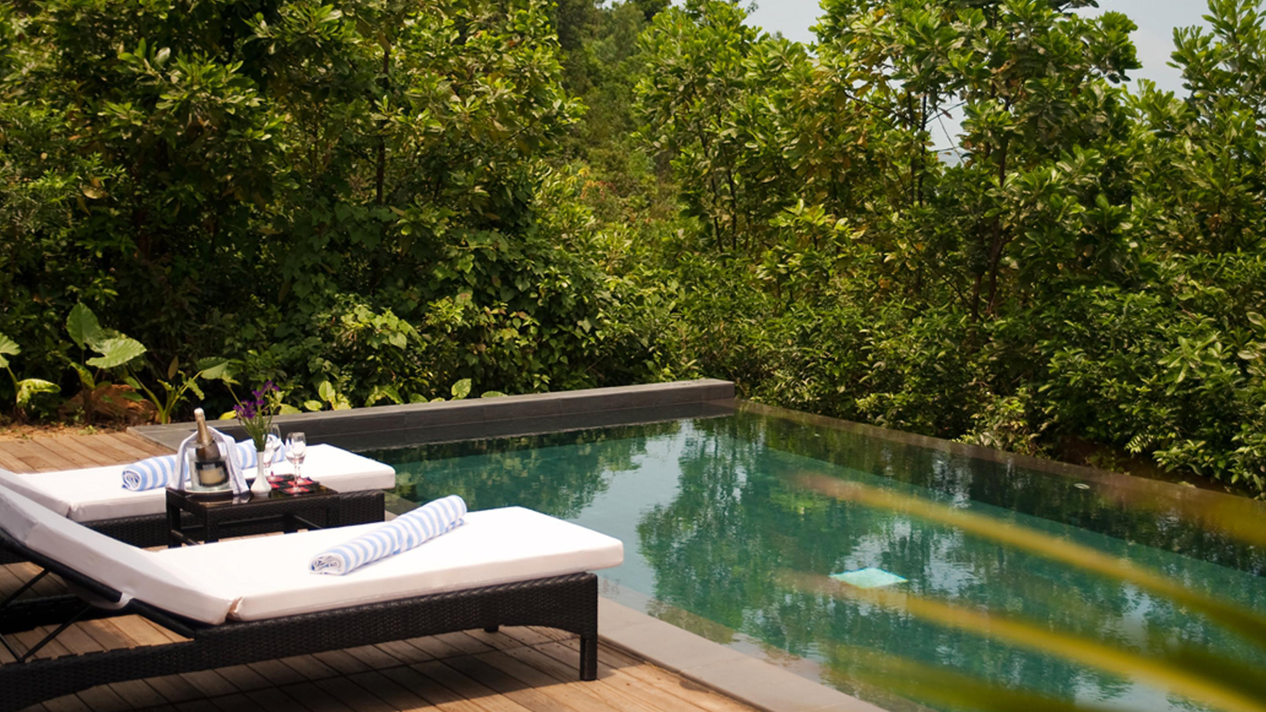 Vedanā Lagoon Resort and Spa