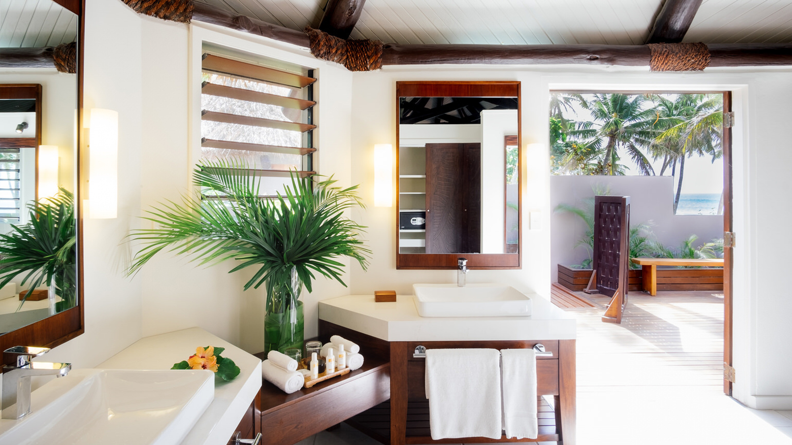yasawa-island-bathroom