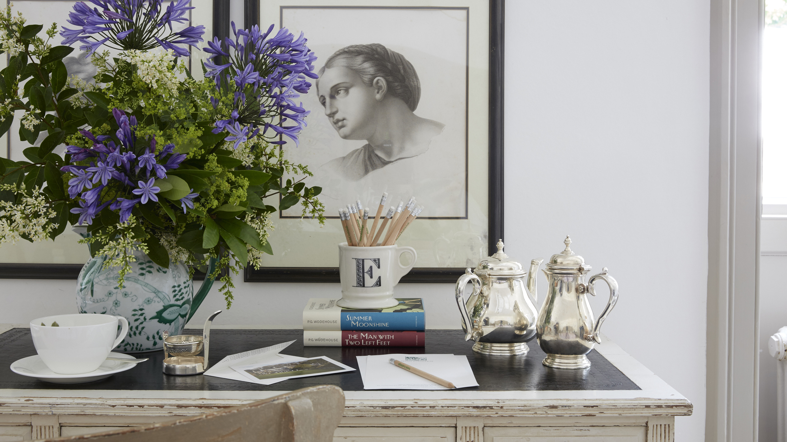 endsleigh-hotel-desk