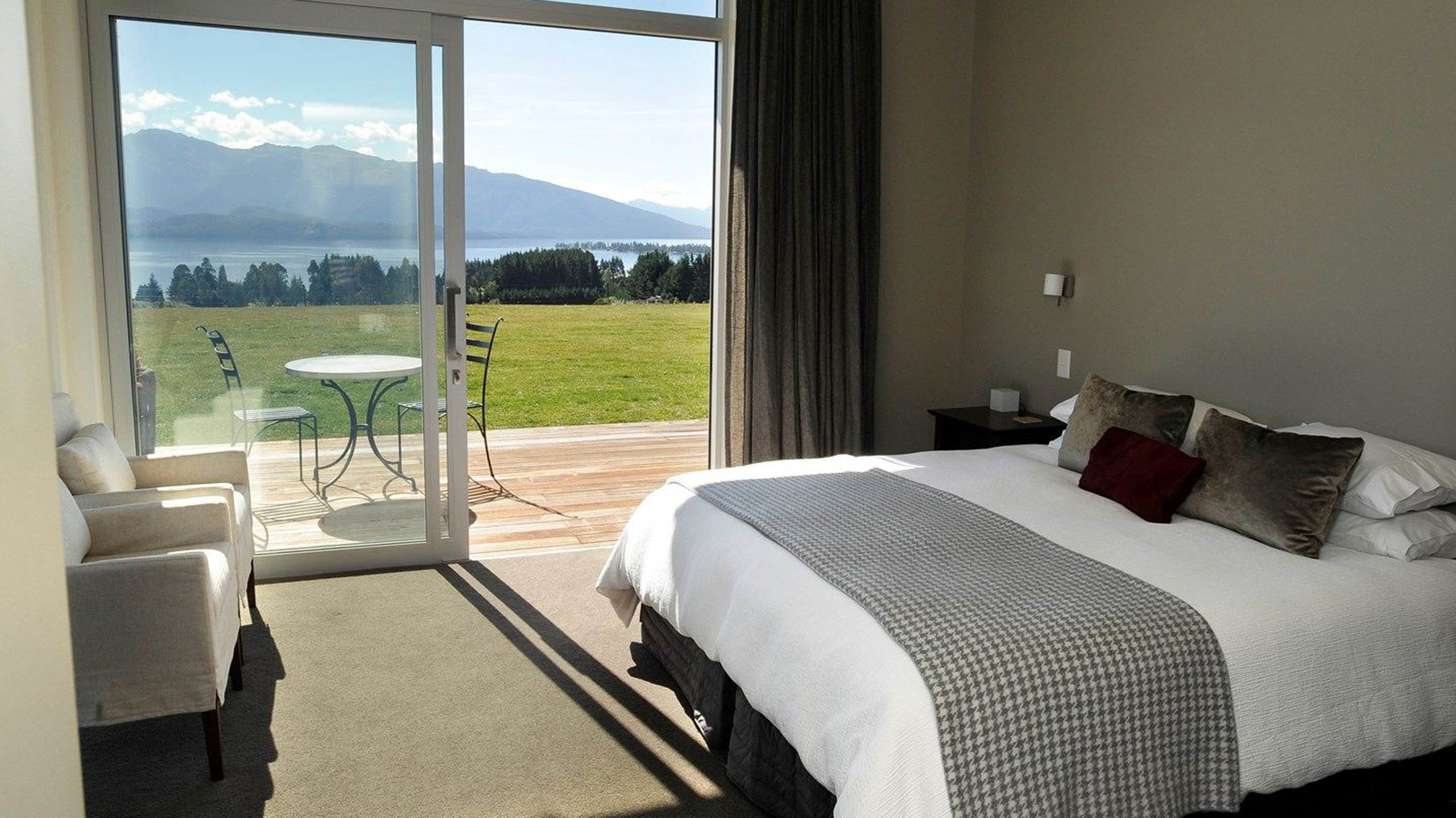 prospect lodge te anau room 1