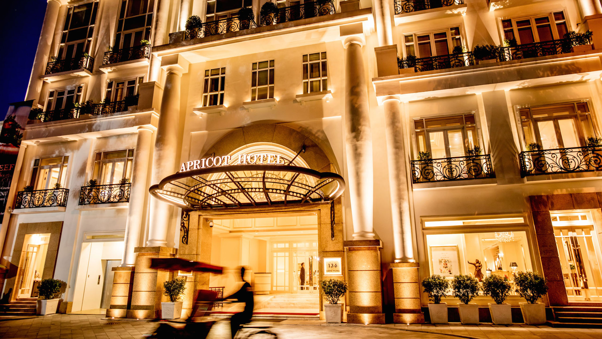 Apricot Hotel