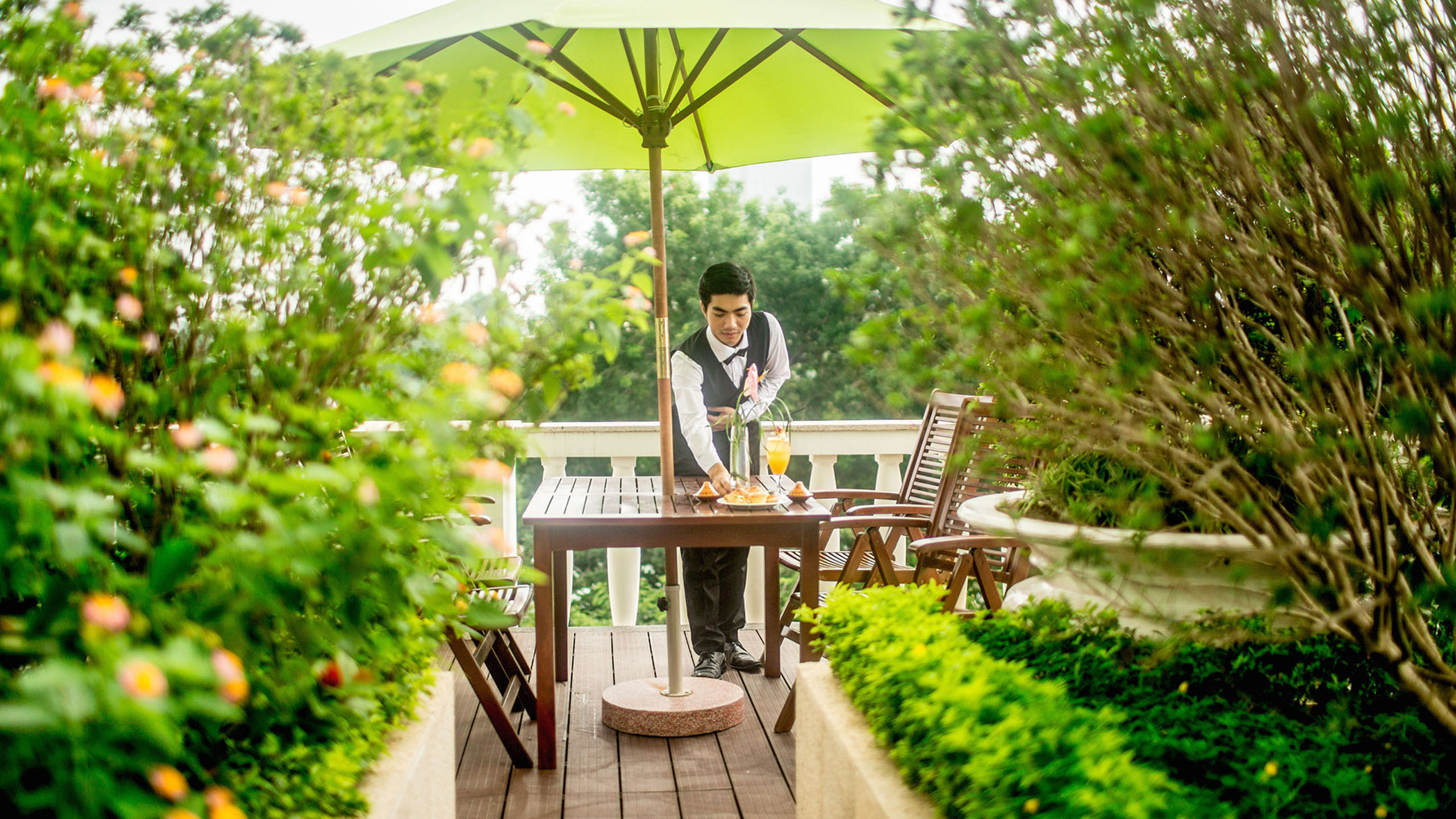 Apricot Hotel