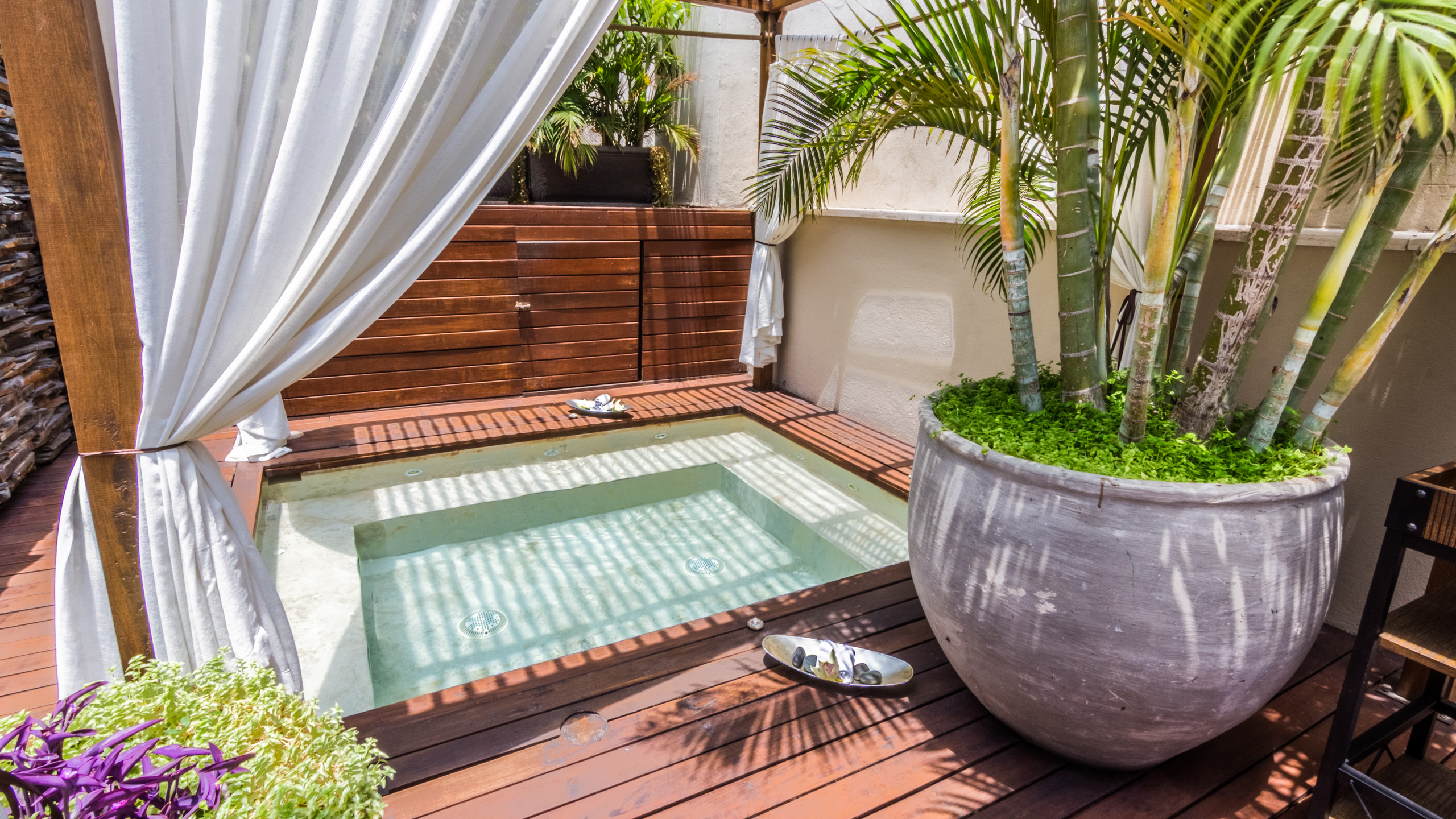 Bastion Luxury Hotel