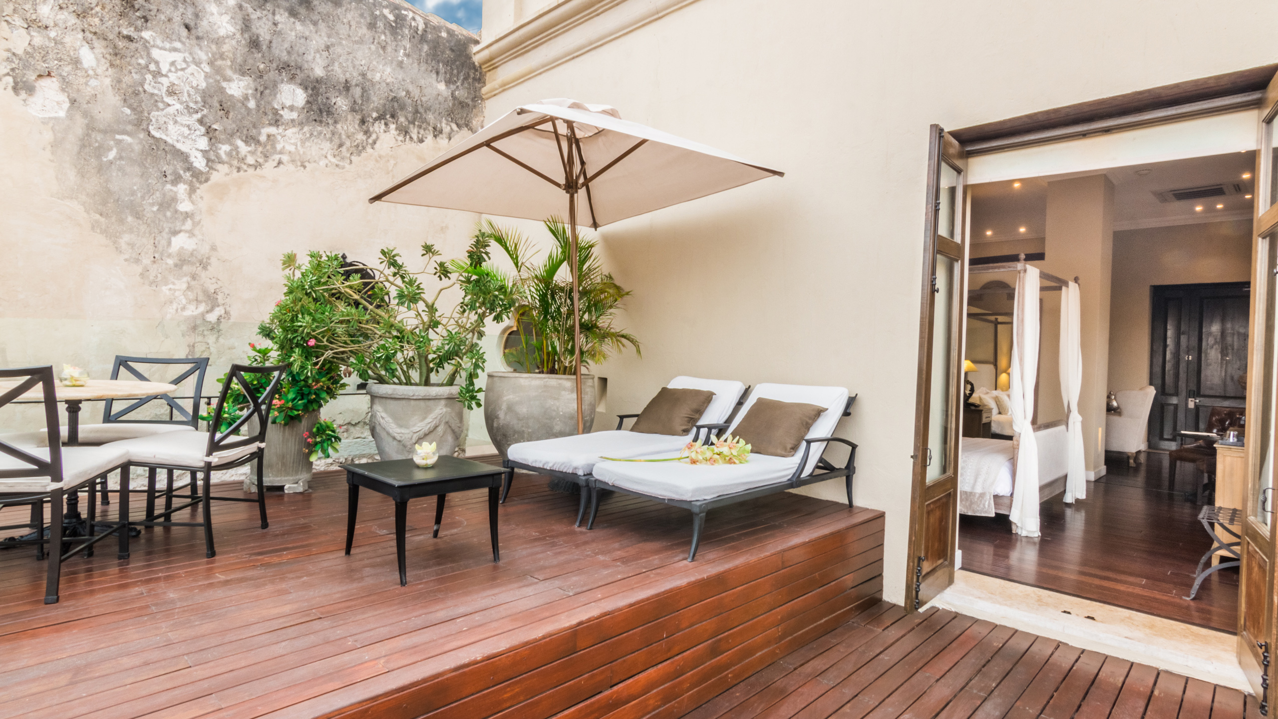 Bastion Luxury Hotel