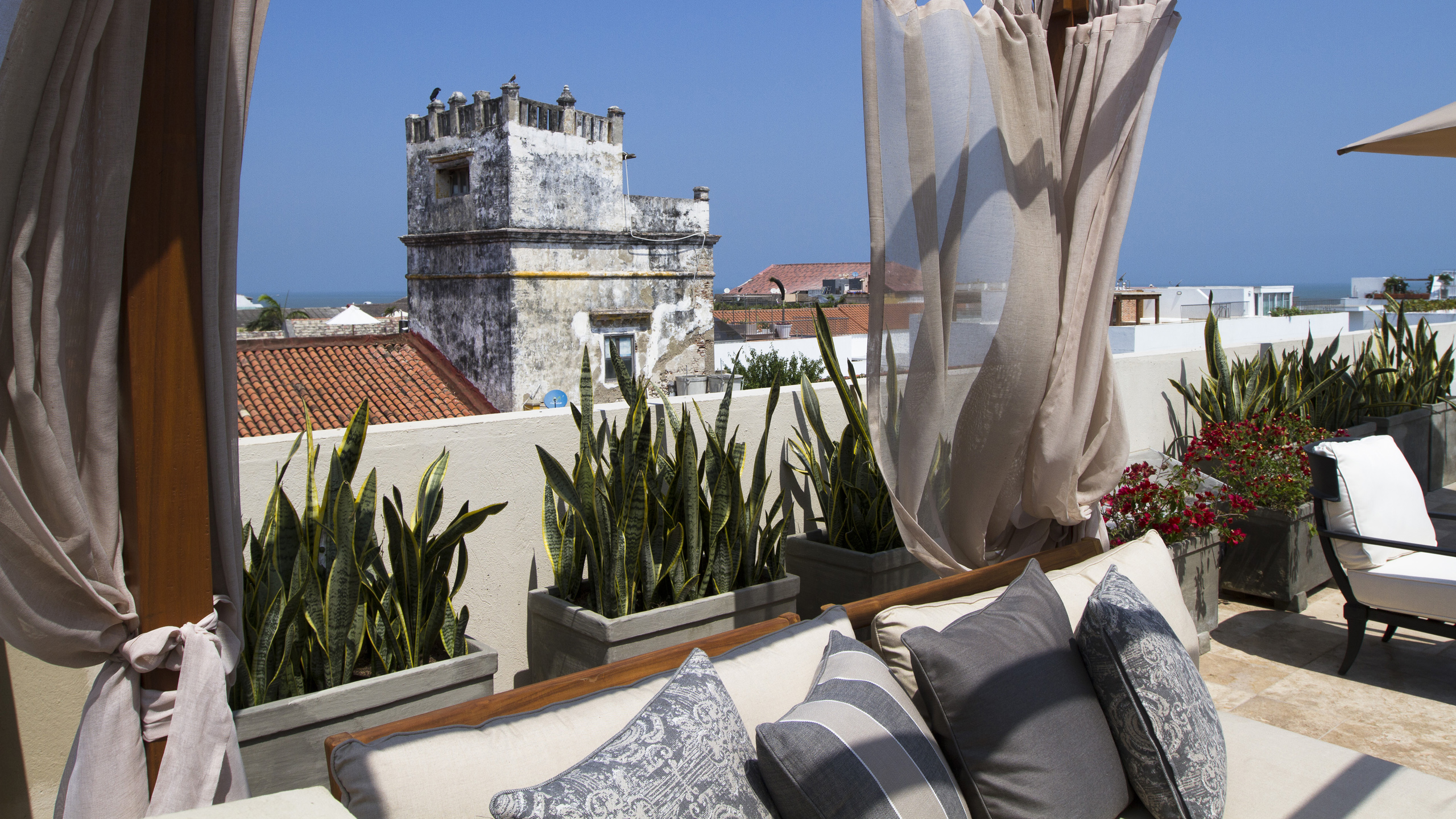 Bastion Luxury Hotel