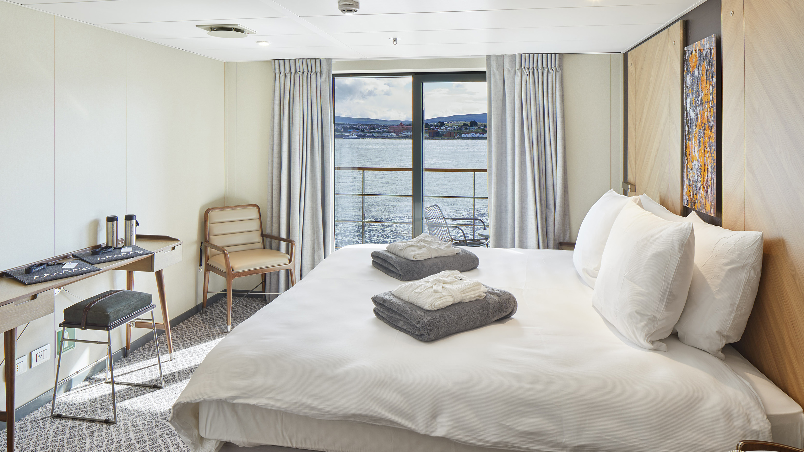 Antarctica21: Magellan Explorer