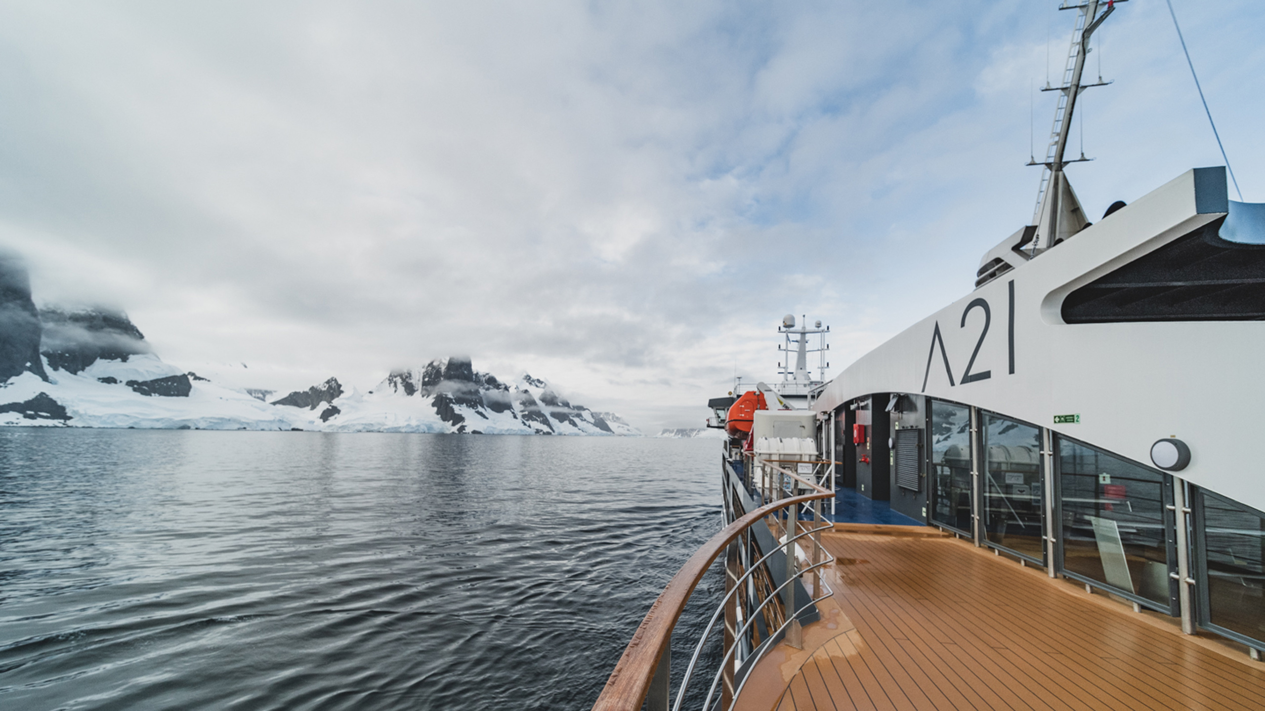 Antarctica21: Magellan Explorer