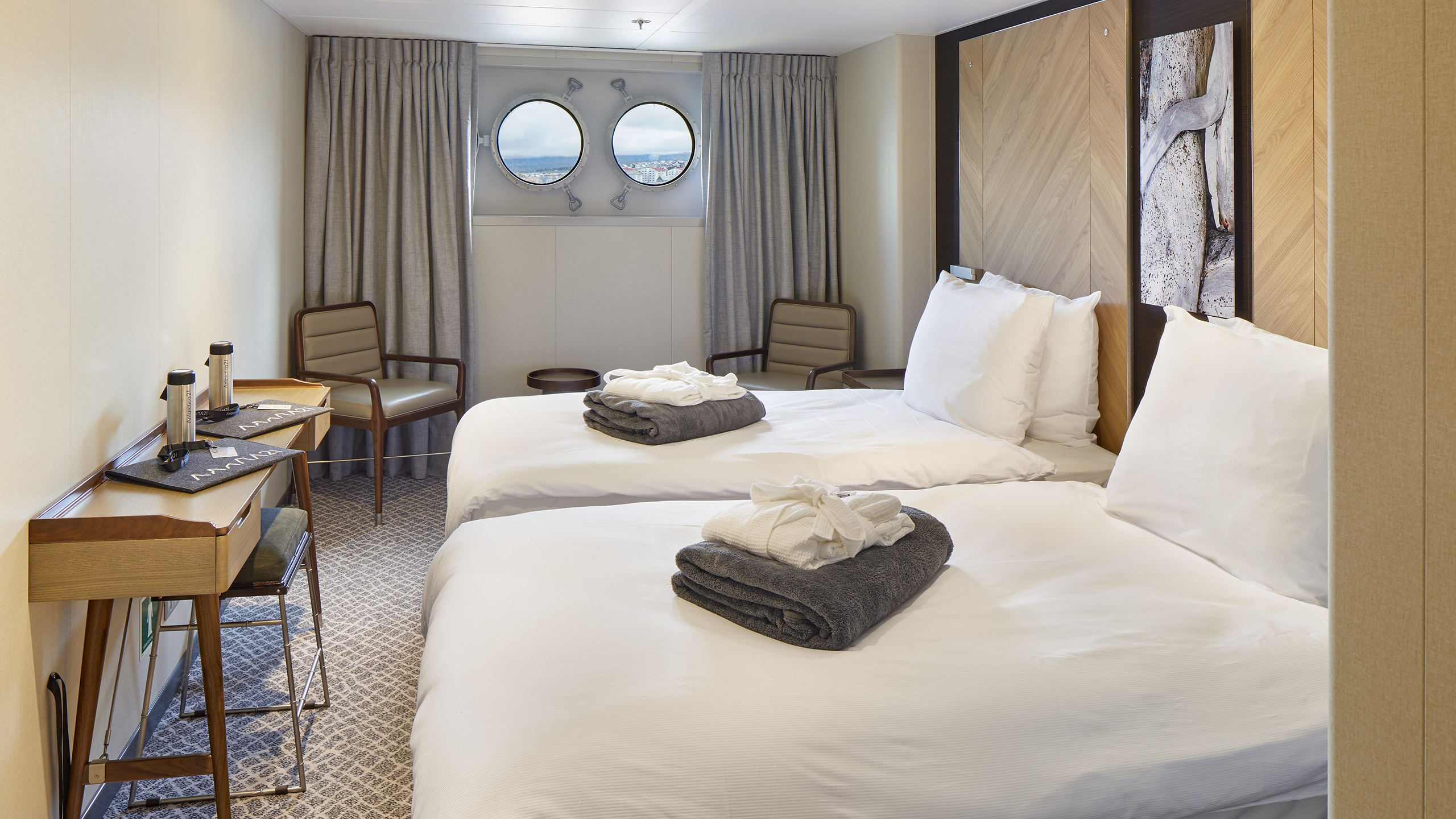 Antarctica21: Magellan Explorer