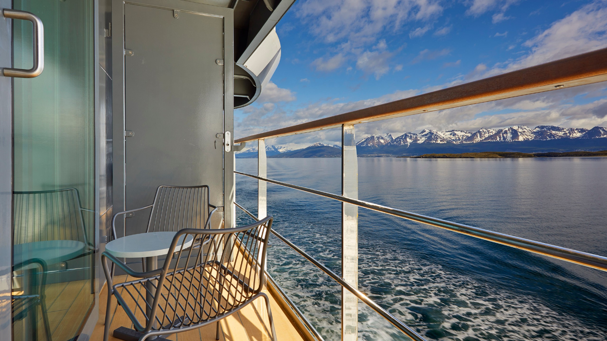 Antarctica21: Magellan Explorer
