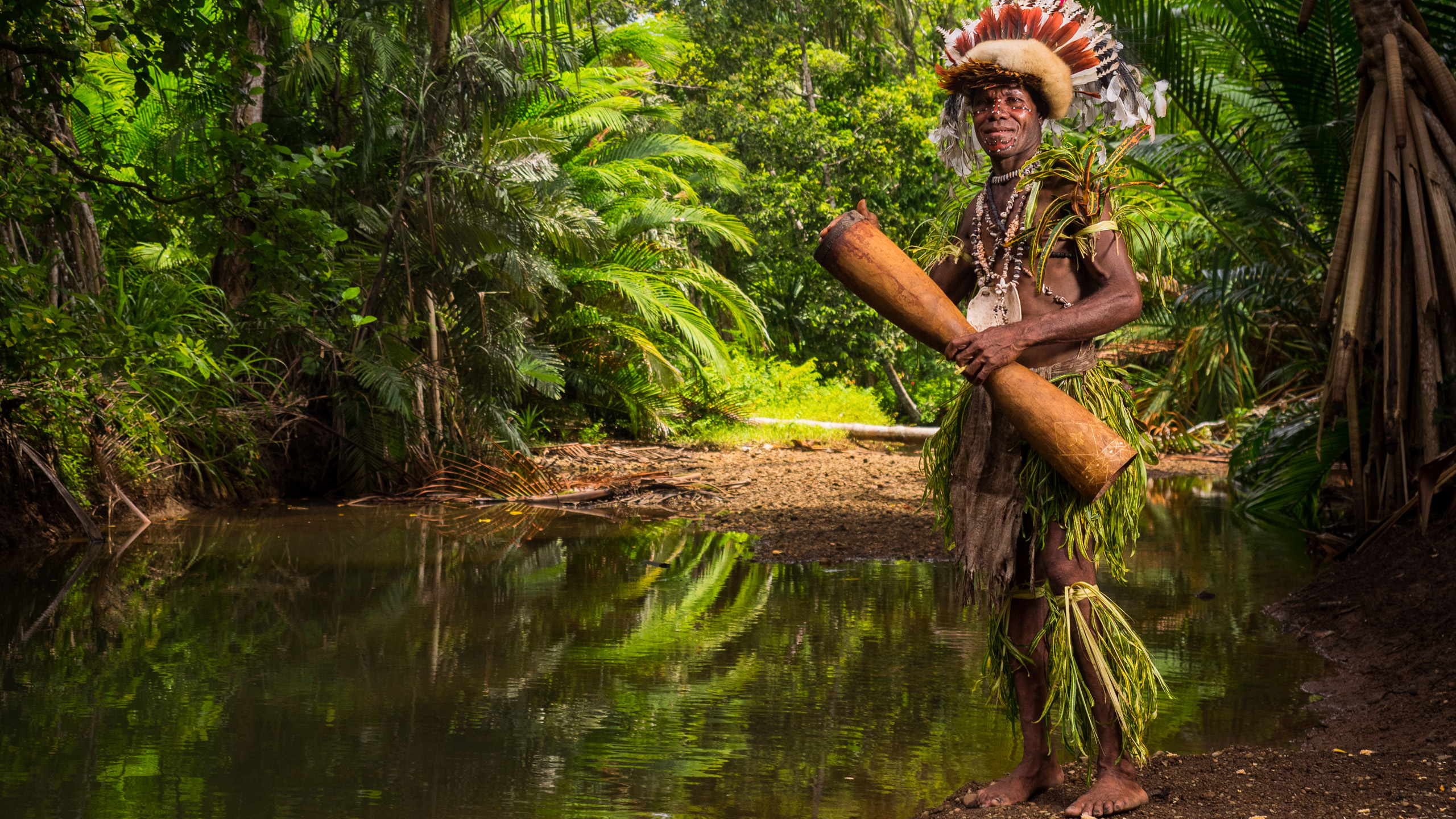 tufi-traditional-dress-papua-new-guinea