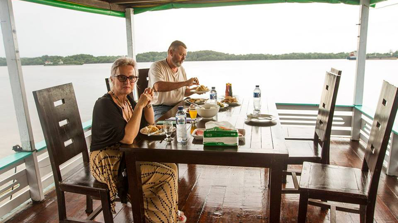 Kalimantan Deluxe Houseboat