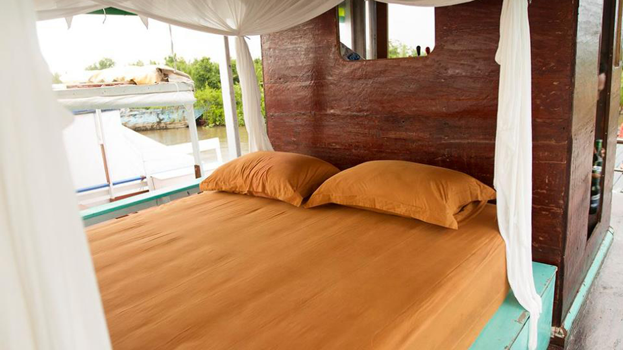 Kalimantan Deluxe Houseboat