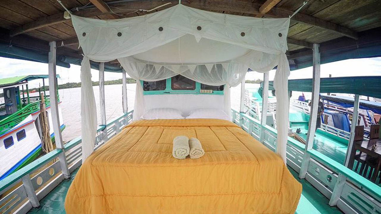 Kalimantan Deluxe Houseboat