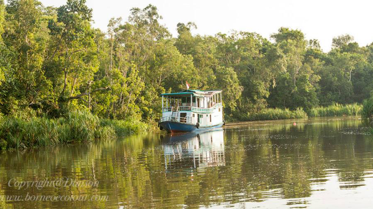 Kalimantan Deluxe Houseboat