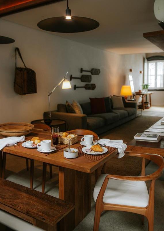 breakfast table at Pousada Literária