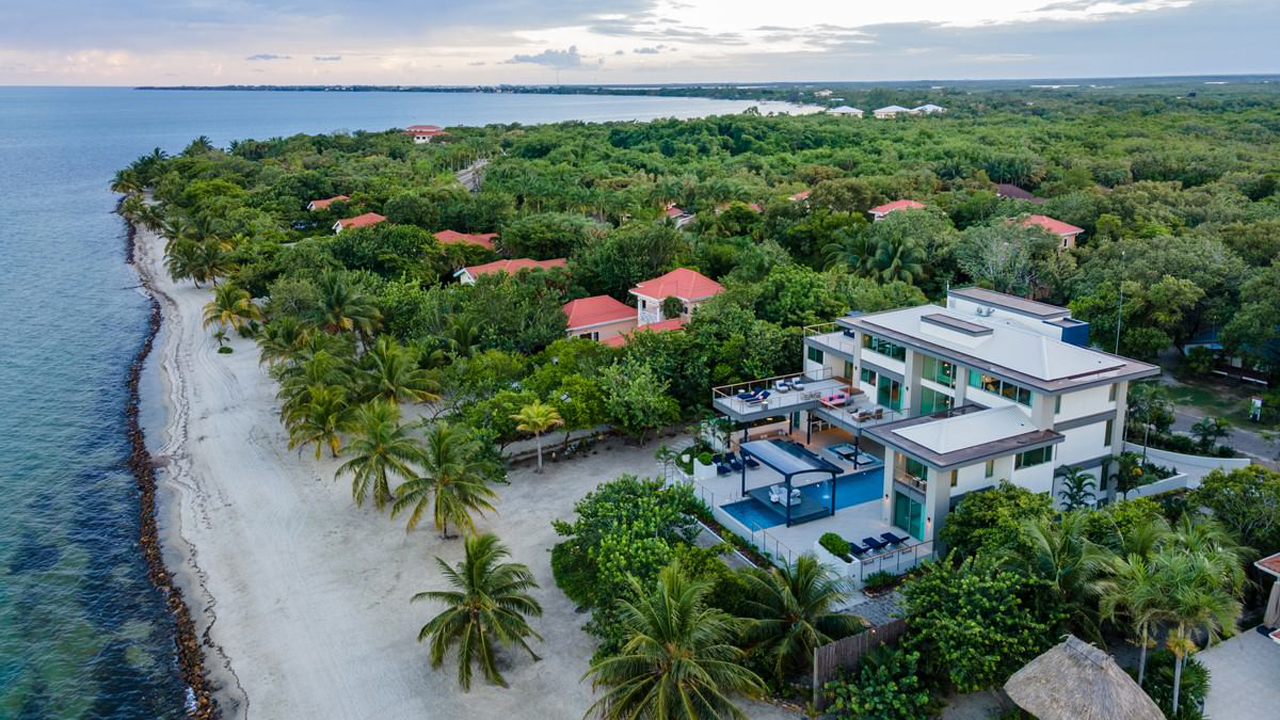 Naia Solvei Beach House