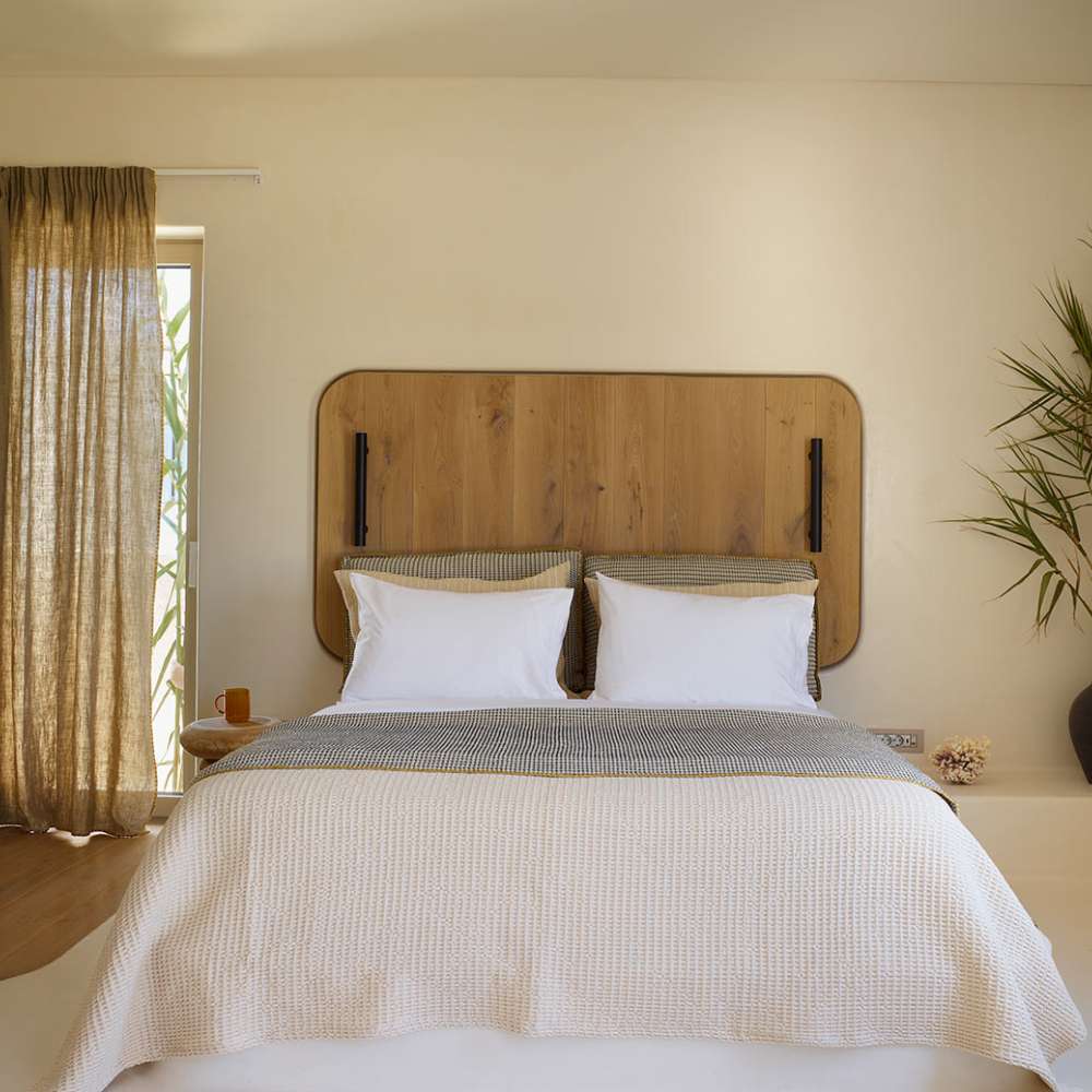 White Pebble Suites
