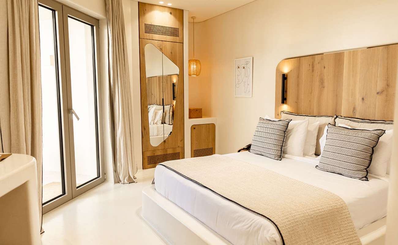 White Pebble Suites