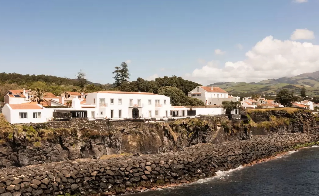 White Exclusive Villas and Suites