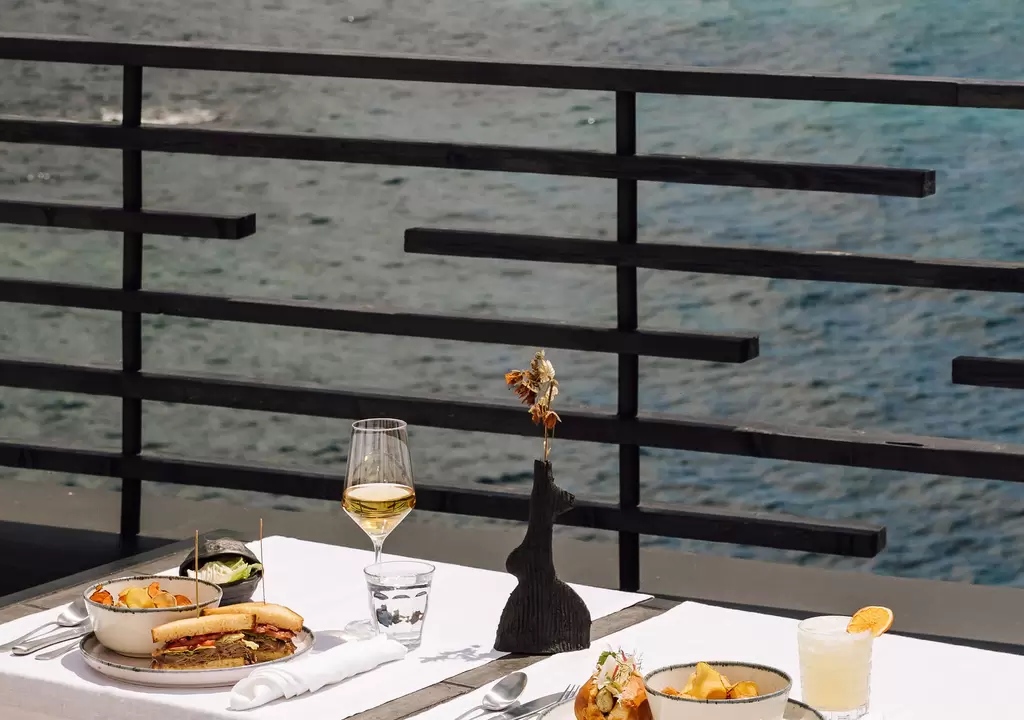 White Exclusive Villas and Suites