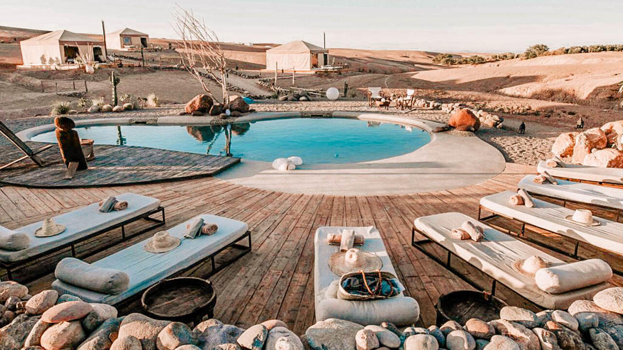 Camp de luxe désert Agafay Maroc famille