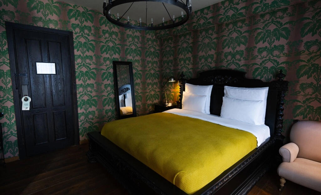 Room Tbilisi
