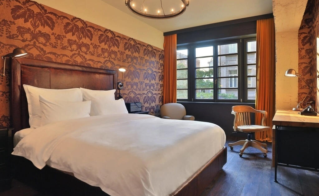 Room Tbilisi