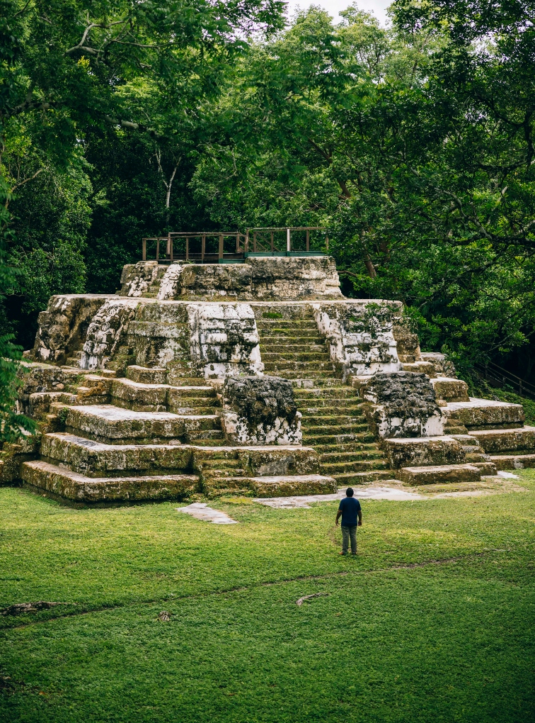 Uaxactún Camping