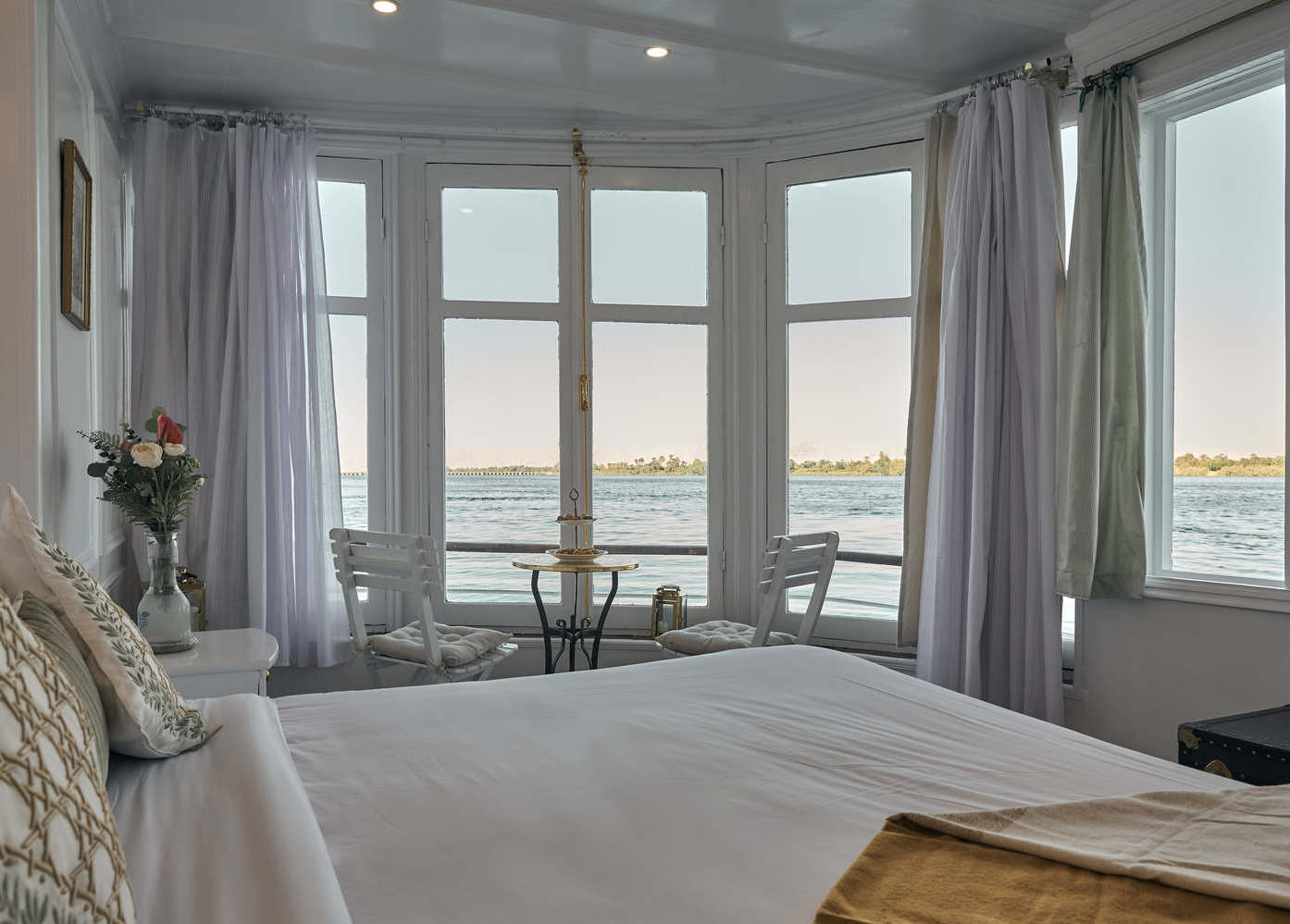 A bedroom on the Altesse dahabiya from Lazuli.