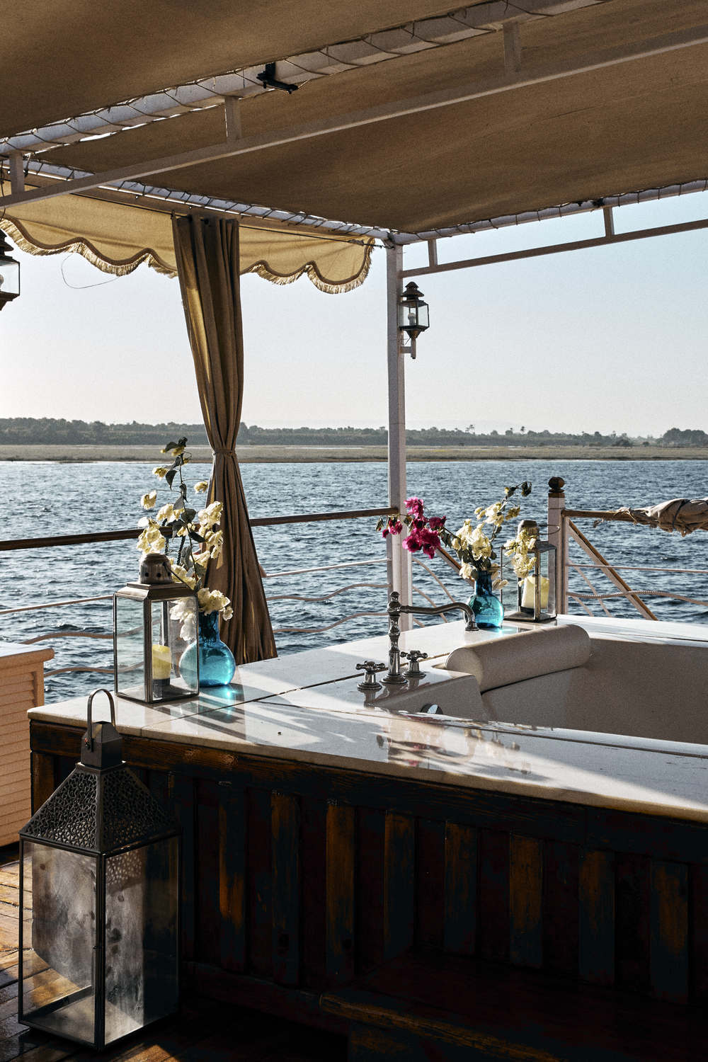 The sundeck hot tub of the Lotus dahabiya from Lazuli.