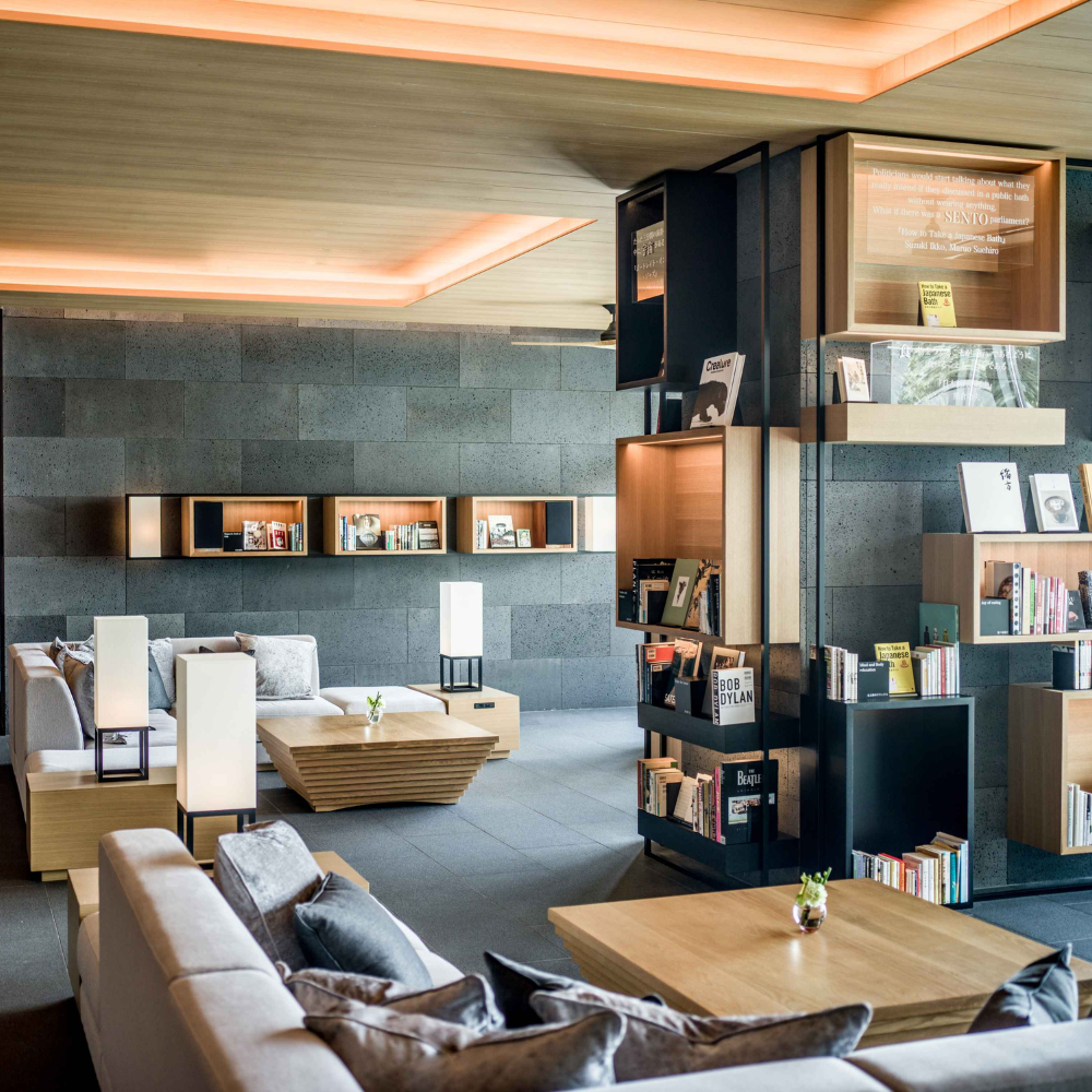 A hotel library with couches and bookshelves
