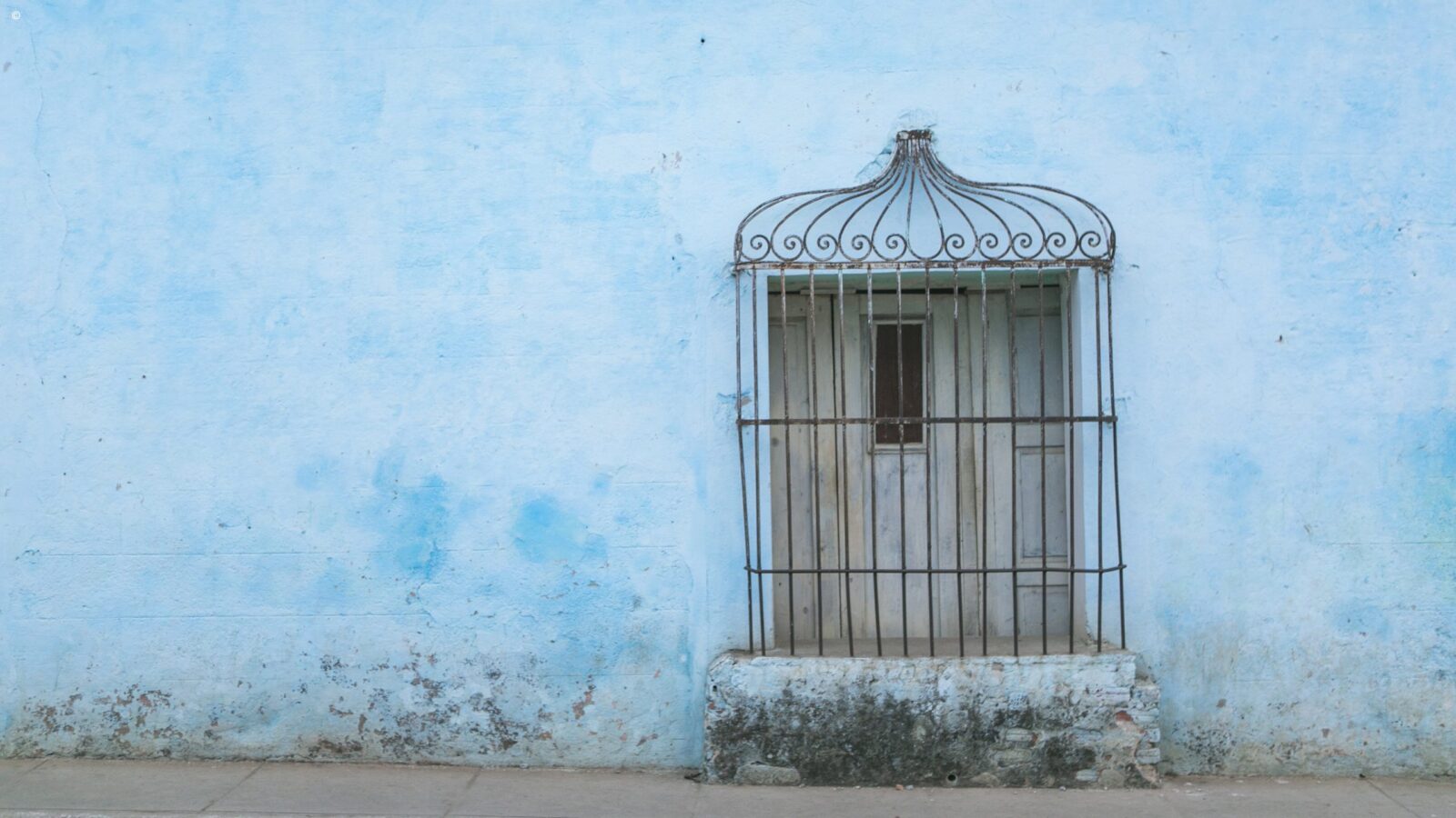 blue-wall-trinidad-cuba
