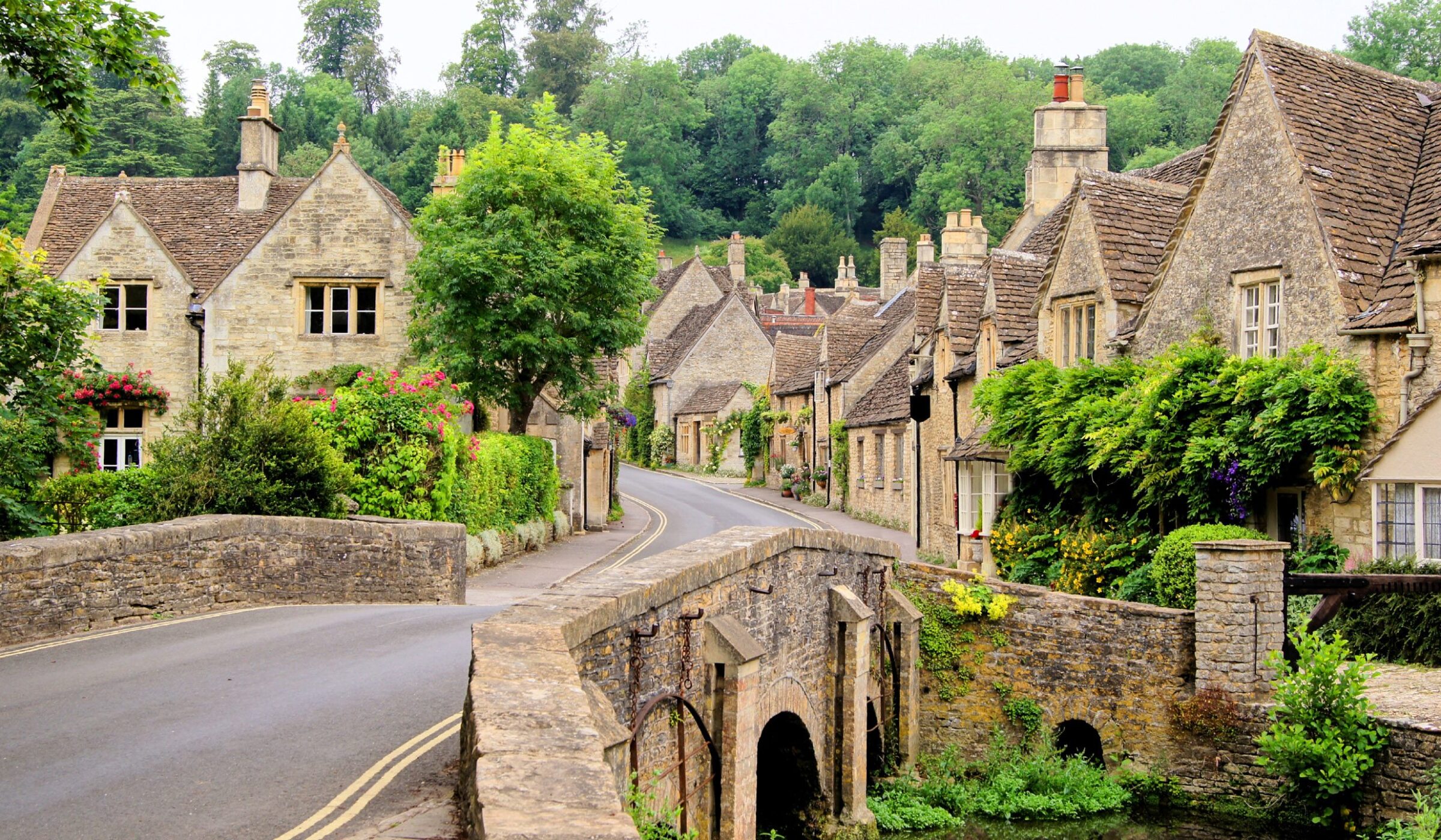 洋書 the cotswolds Cotswolds 2024: A Guide to England's Most Enchanting