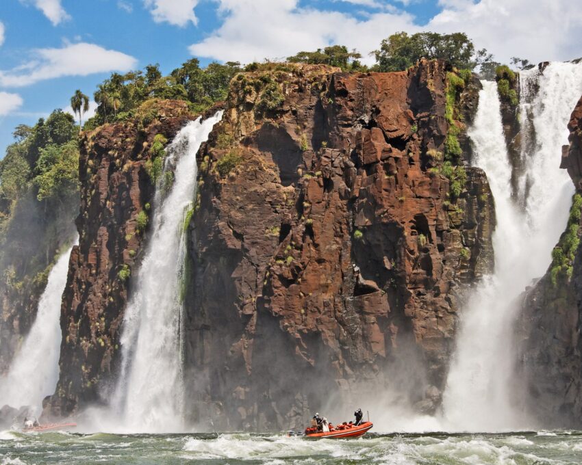 Discover the falls on foot and by boat