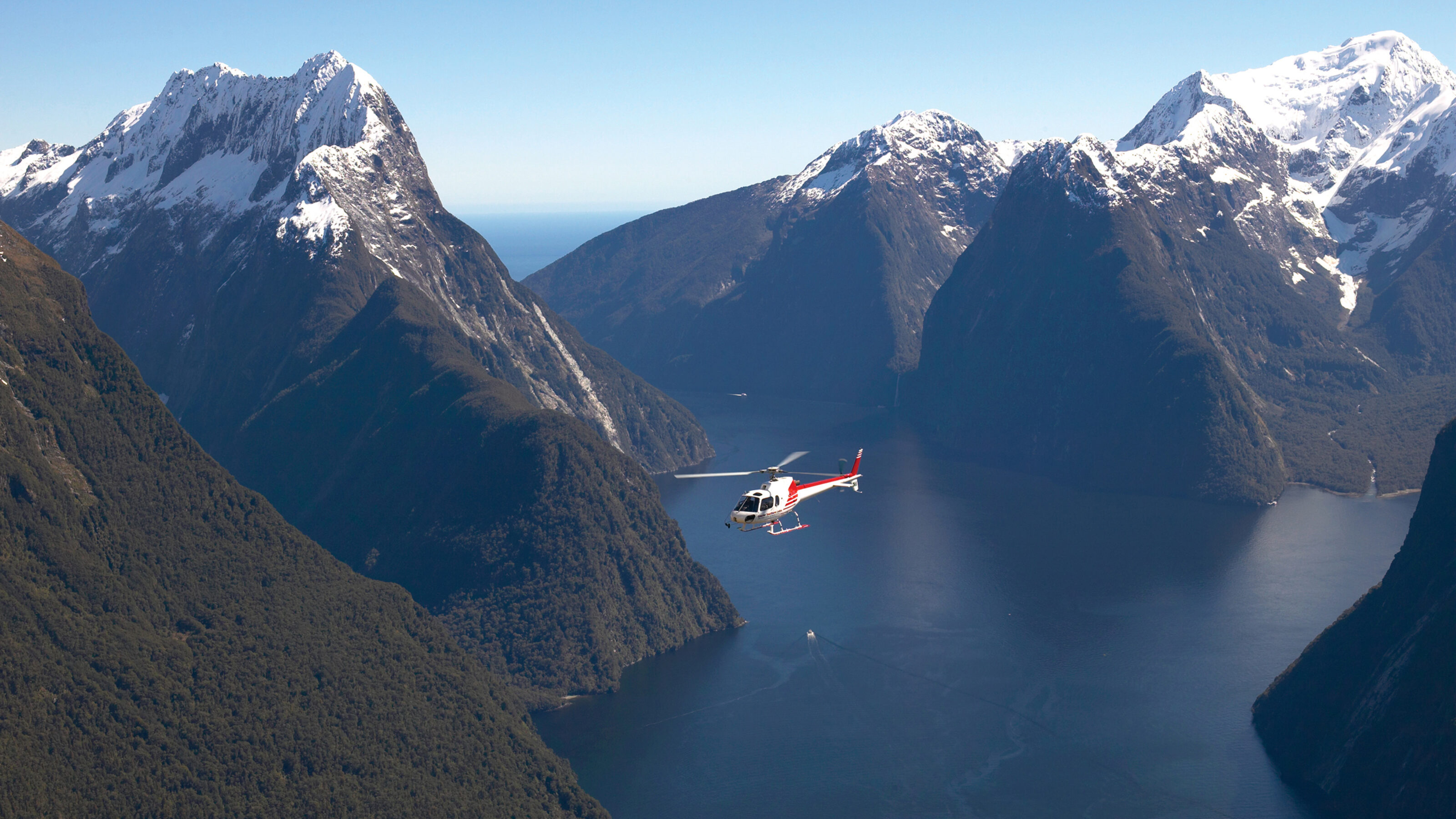 milford-sound-helicopter