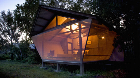 bamurru-plains-bungalow-night