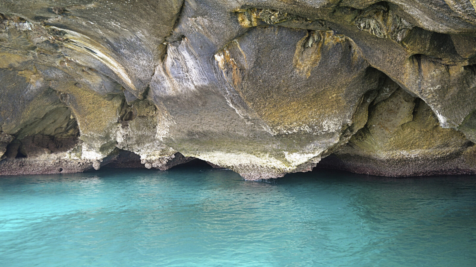 phi-phi-cliff-wall