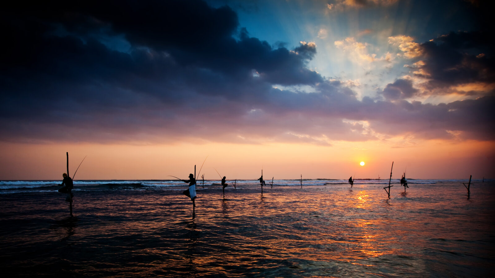 stilt_fishermen_galle_sri_lanka