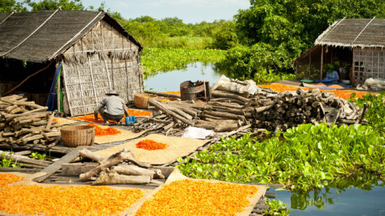 cambodia-tonle-sap-village