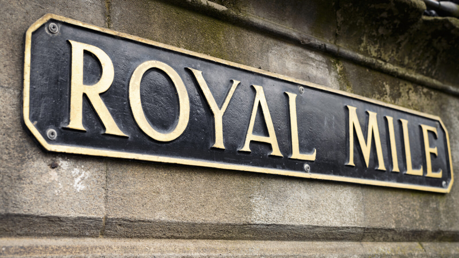 royal-mile-sign-edinburgh