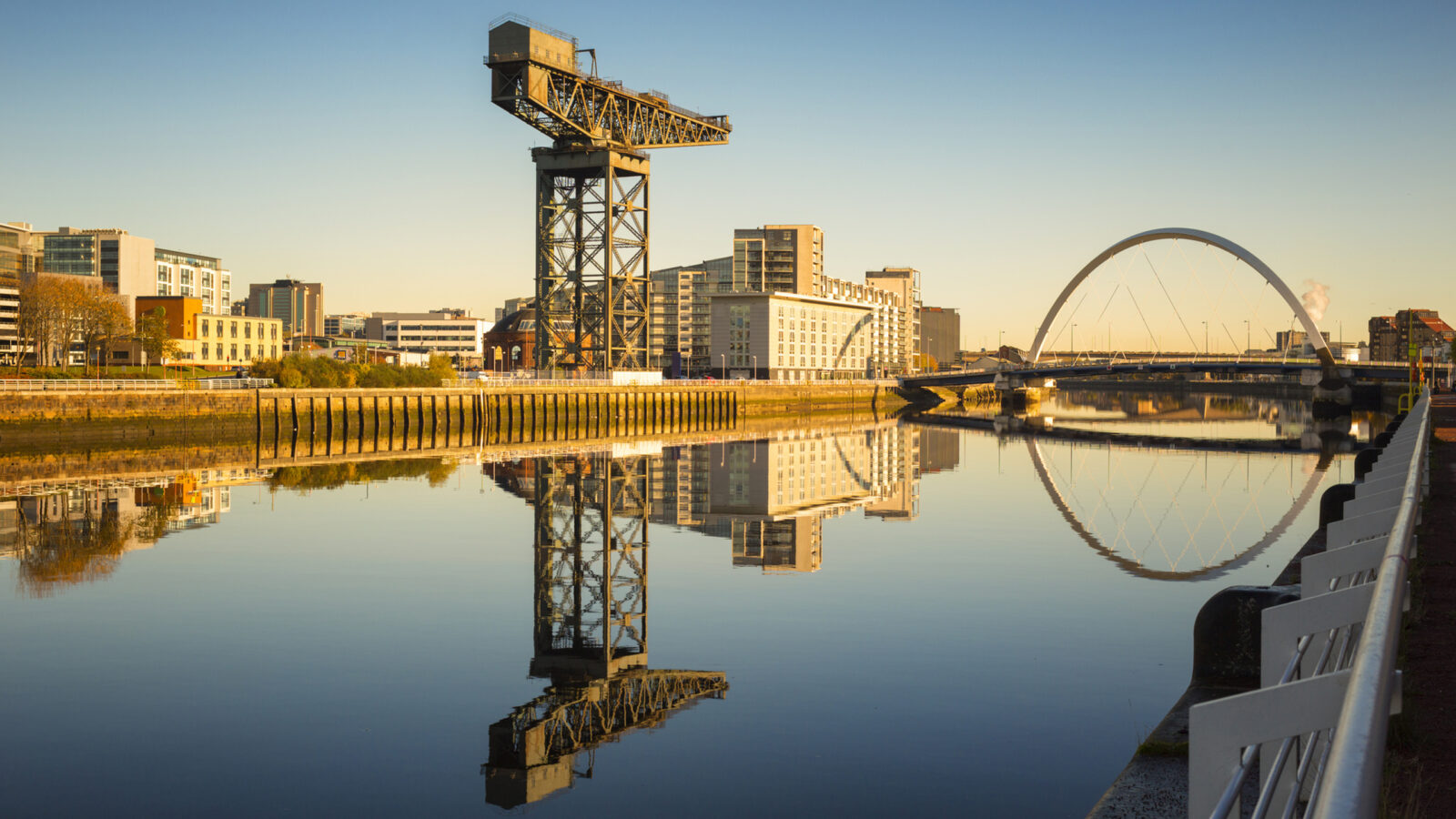 finnieston-bridge-and-crane-glasgow