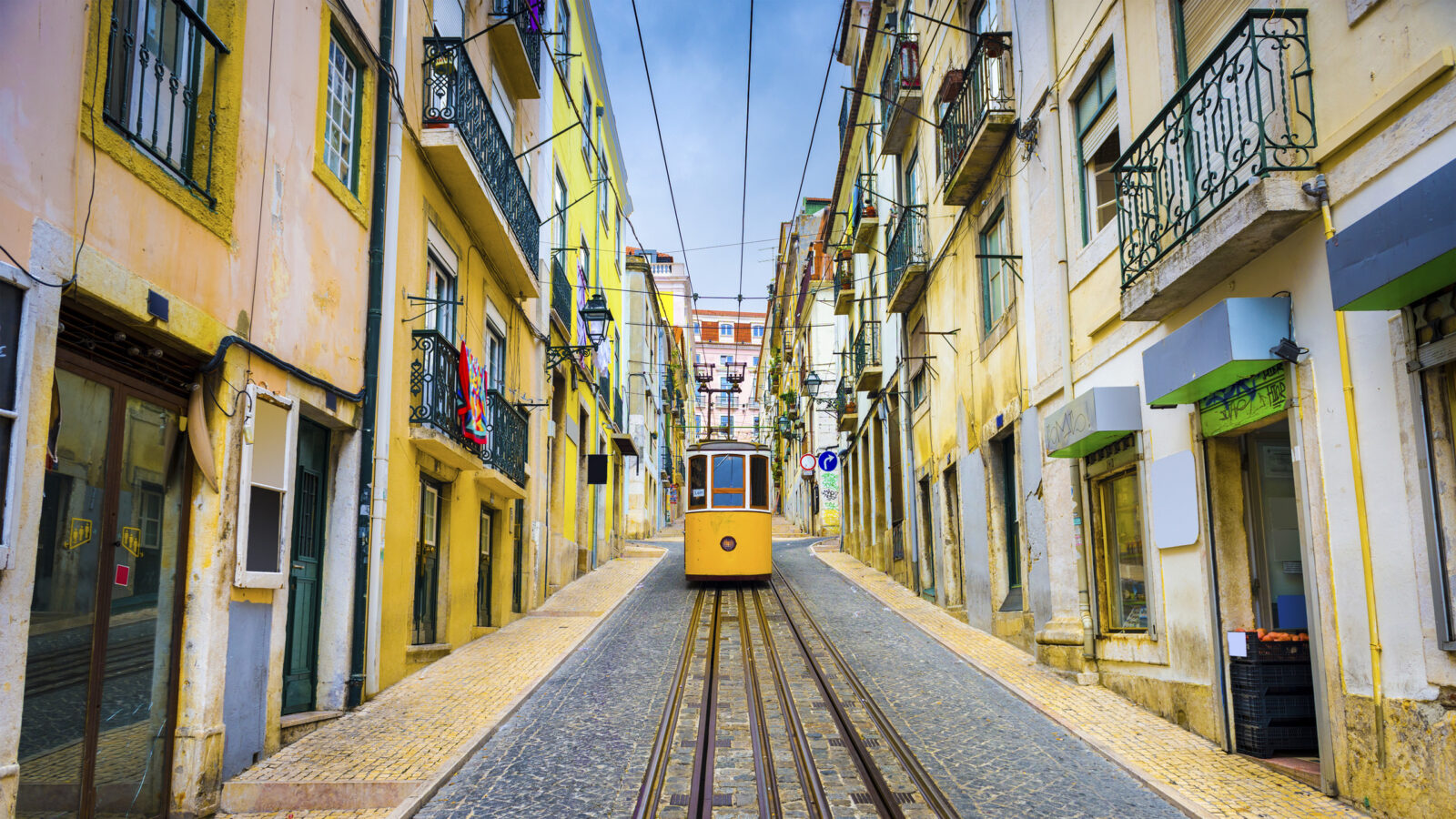 lisbon-tram
