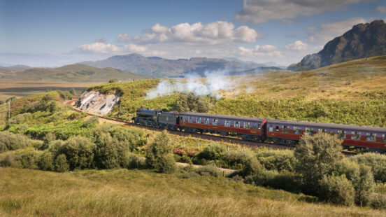 jacobite-steam-train